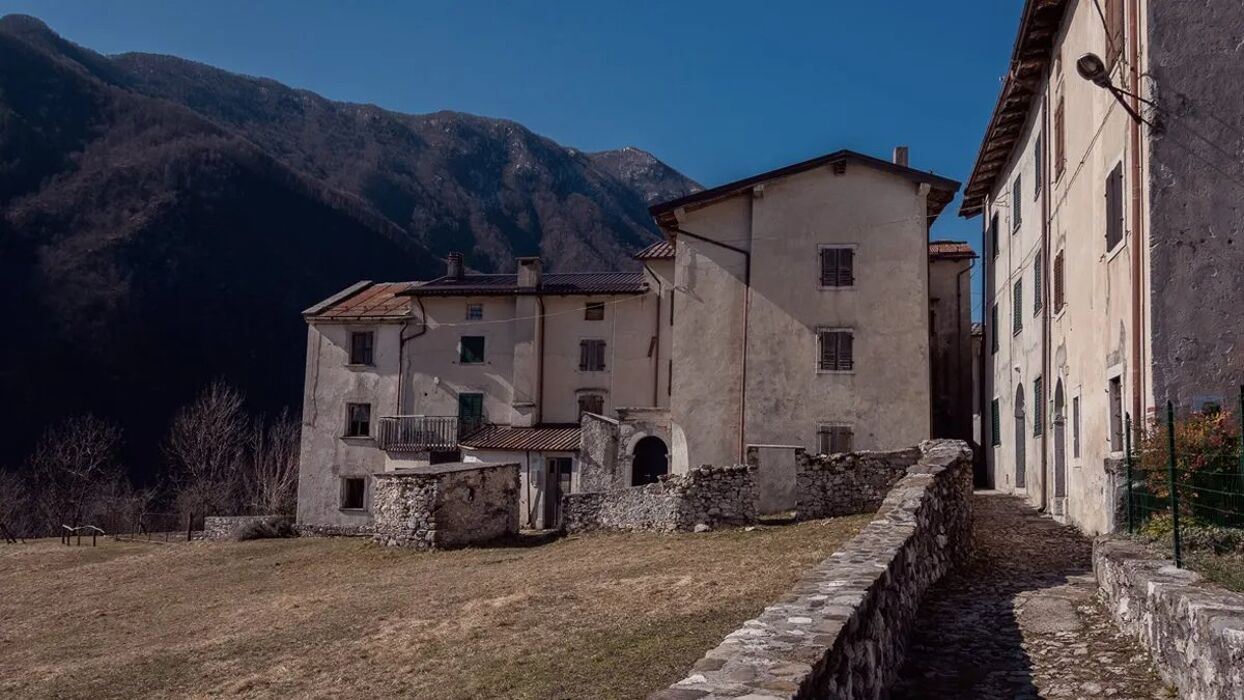 Escursione alla scoperta di Stavoli, il borgo isolato dal mondo Escursione alla scoperta di Stavoli, il borgo isolato dal mondo desktop picture