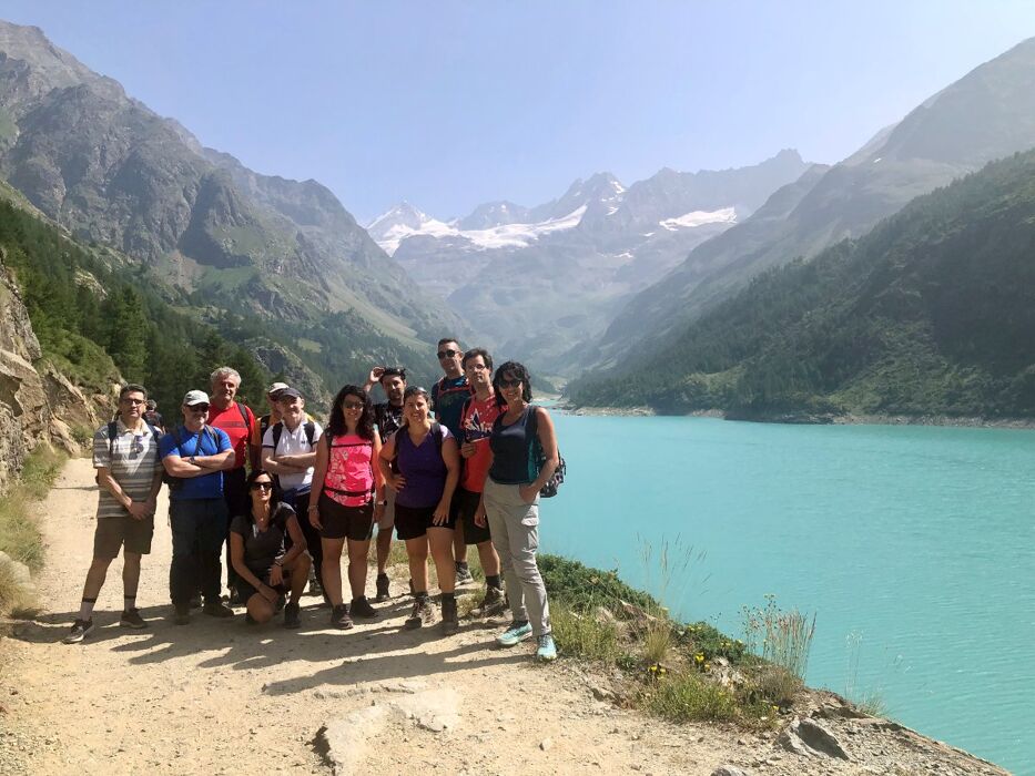 Trekking in Val d'Aosta: il Rifugio Prarayer e il Lago di Place Moulin Trekking in Val d'Aosta: il Rifugio Prarayer e il Lago di Place Moulin desktop picture