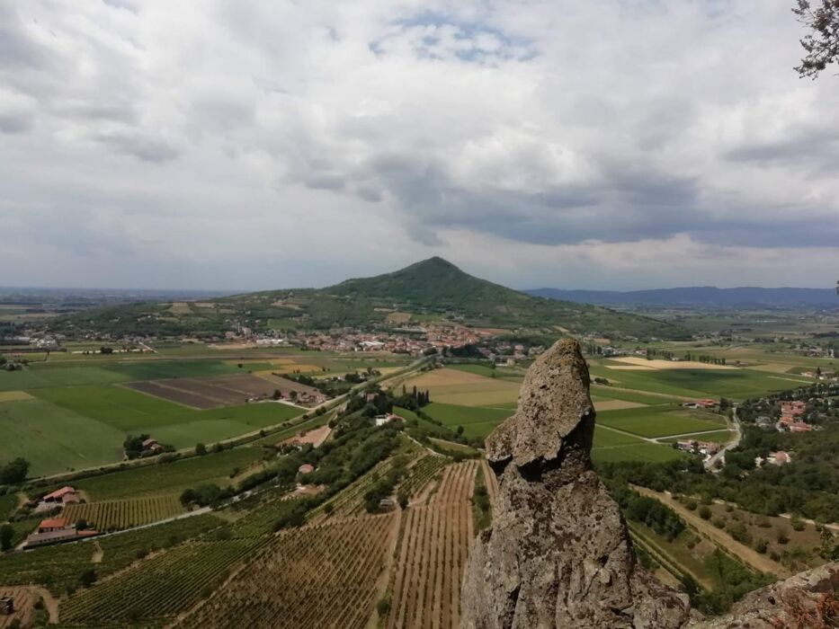 Escursione sul Monte Cinto: la Busa dei Briganti Escursione sul Monte Cinto: la Busa dei Briganti desktop picture