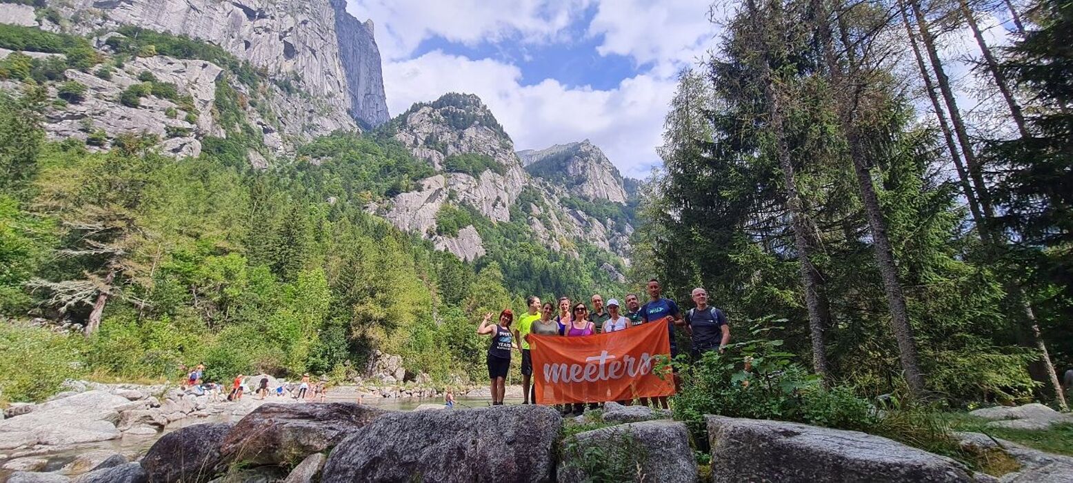 Escursione in Val di Mello: ai piedi dei giganti di granito Escursione in Val di Mello: ai piedi dei giganti di granito desktop picture