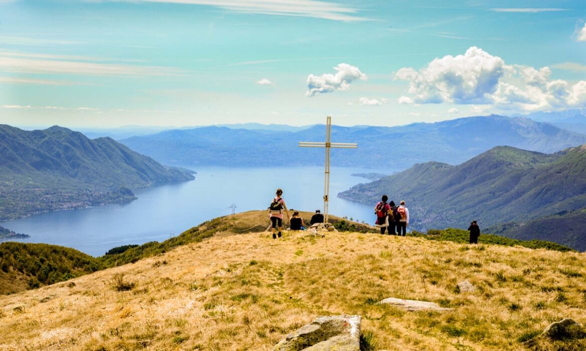 Escursione nel Varesotto tra camosci, aquile e panorami mozzafiato Escursione nel Varesotto tra camosci, aquile e panorami mozzafiato desktop picture