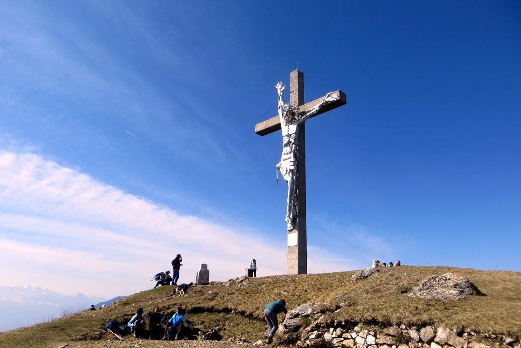 Escursione sulle creste del Monte Summano Escursione sulle creste del Monte Summano desktop picture