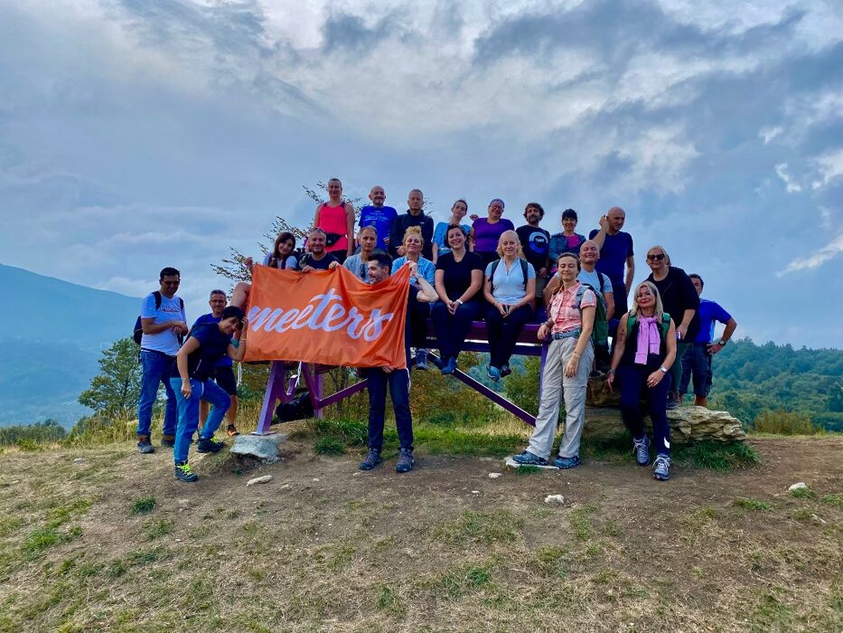 Panoramico trekking pomeridiano: big bench viola e grigliata finale Panoramico trekking pomeridiano: big bench viola e grigliata finale desktop picture