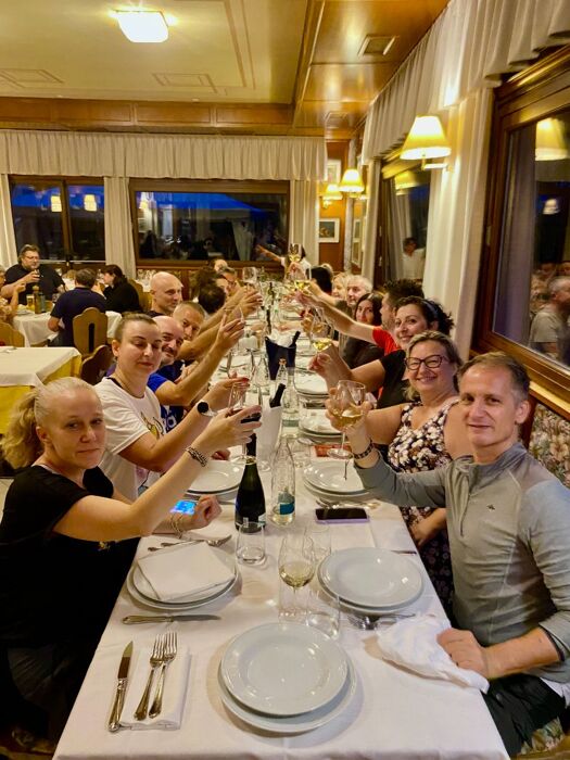 Panoramico trekking pomeridiano: big bench viola e grigliata finale Panoramico trekking pomeridiano: big bench viola e grigliata finale desktop picture