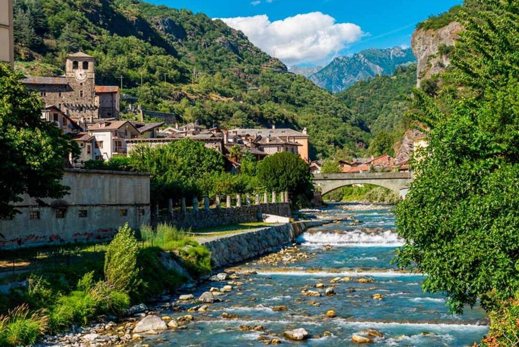 Trekking ‘’al contrario’’ in Val d’Ayas: gli scenari delle 8 montagne Trekking ‘’al contrario’’ in Val d’Ayas: gli scenari delle 8 montagne desktop picture