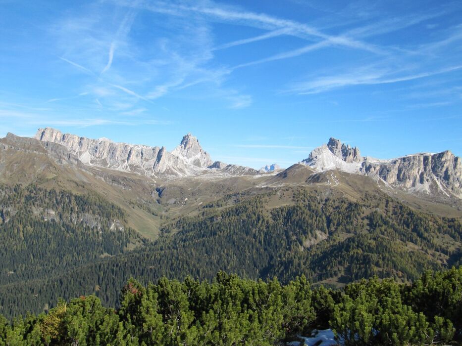 Trekking sul monte Crot: un balcone sulle valli di Zoldo e Fiorentina Trekking sul monte Crot: un balcone sulle valli di Zoldo e Fiorentina desktop picture