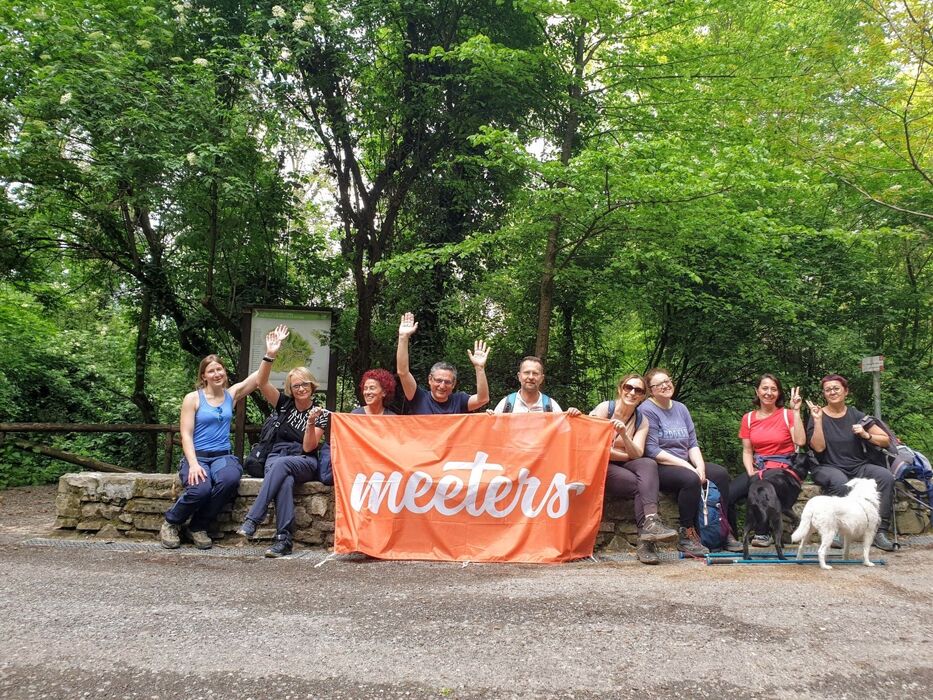 Picnic estivo nel verde di Parco Sempione a Milano Picnic estivo nel verde di Parco Sempione a Milano desktop picture
