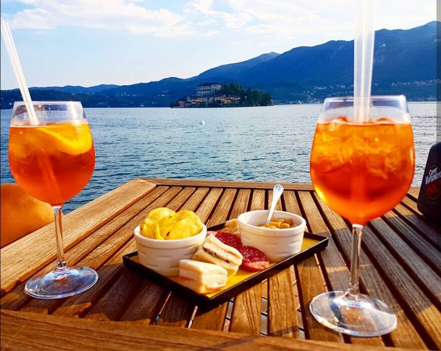 Aperitivo estivo sul Lago di Garda Aperitivo estivo sul Lago di Garda desktop picture