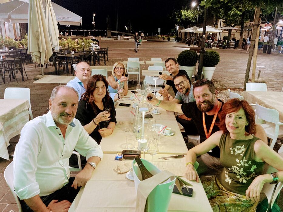 Aperitivo estivo sul Lago di Garda Aperitivo estivo sul Lago di Garda desktop picture