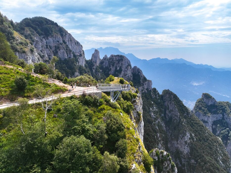 Trekking al Monte Coltignone e al Belvedere ai Piani Resinelli Trekking al Monte Coltignone e al Belvedere ai Piani Resinelli desktop picture