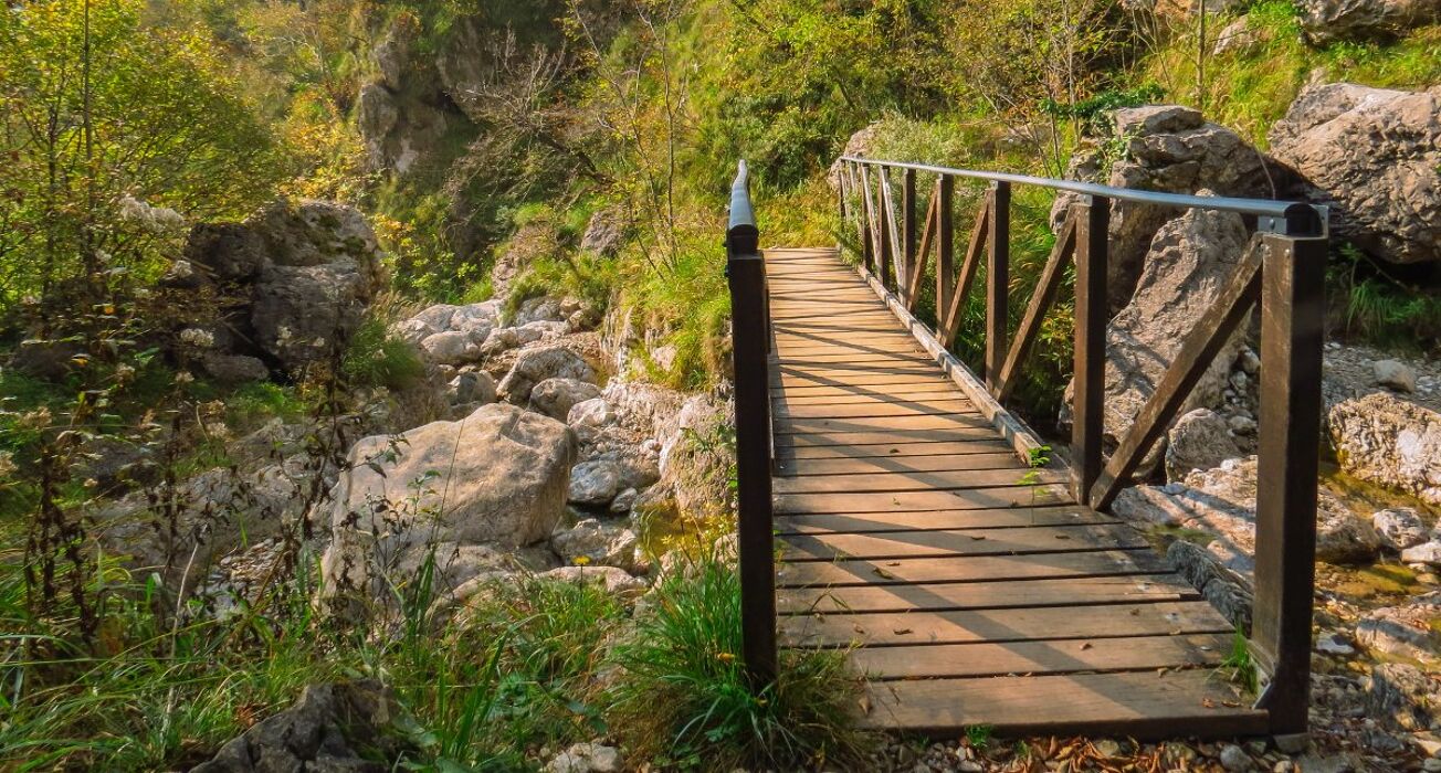 Trekking verso il Rifugio Capanna Monza, ai piedi del Resegone Trekking verso il Rifugio Capanna Monza, ai piedi del Resegone desktop picture