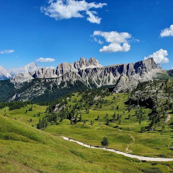 Escursione dal Passo Giau: Cinque Torri e Nuvolau Escursione dal Passo Giau: Cinque Torri e Nuvolau desktop picture