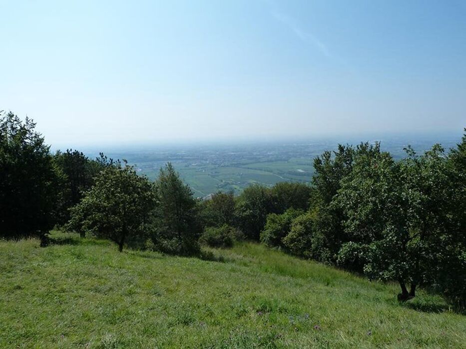 Passeggiata fino al Monte Sulder: i Colli Asolani e le Prealpi Venete Passeggiata fino al Monte Sulder: i Colli Asolani e le Prealpi Venete desktop picture