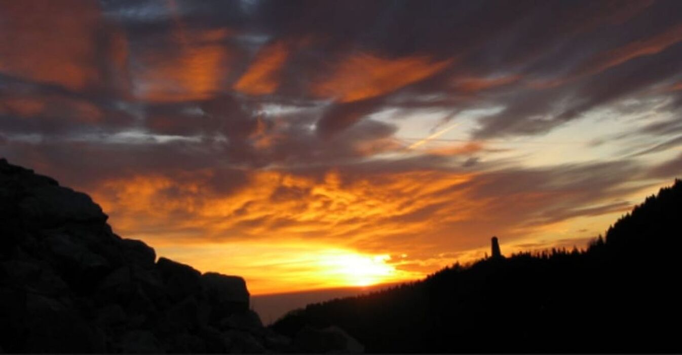 Tramonto sulle Dolomiti: escursione e cena con panorami mozzafiato Tramonto sulle Dolomiti: escursione e cena con panorami mozzafiato desktop picture