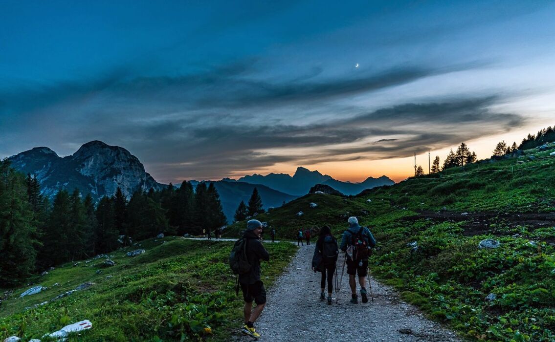 Tramonto sulle Dolomiti: escursione e cena con panorami mozzafiato Tramonto sulle Dolomiti: escursione e cena con panorami mozzafiato desktop picture