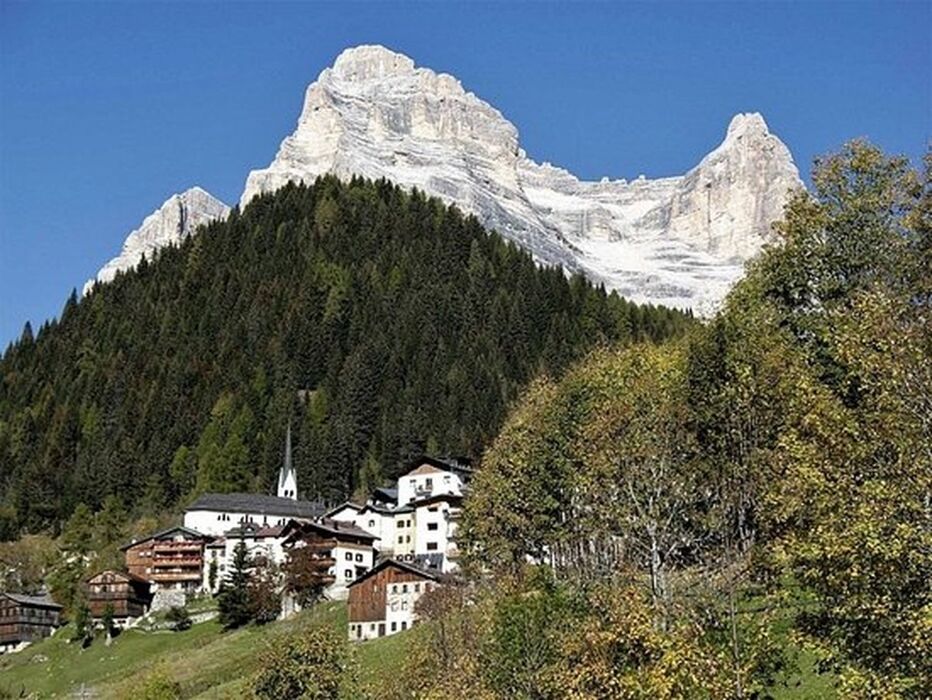 La bellezza del Monte Pelmo: trekking da Zoppè fino al Rifugio Venezia La bellezza del Monte Pelmo: trekking da Zoppè fino al Rifugio Venezia desktop picture
