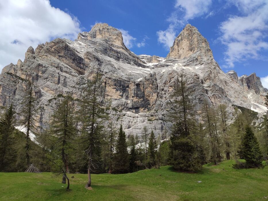 La bellezza del Monte Pelmo: trekking da Zoppè fino al Rifugio Venezia La bellezza del Monte Pelmo: trekking da Zoppè fino al Rifugio Venezia desktop picture
