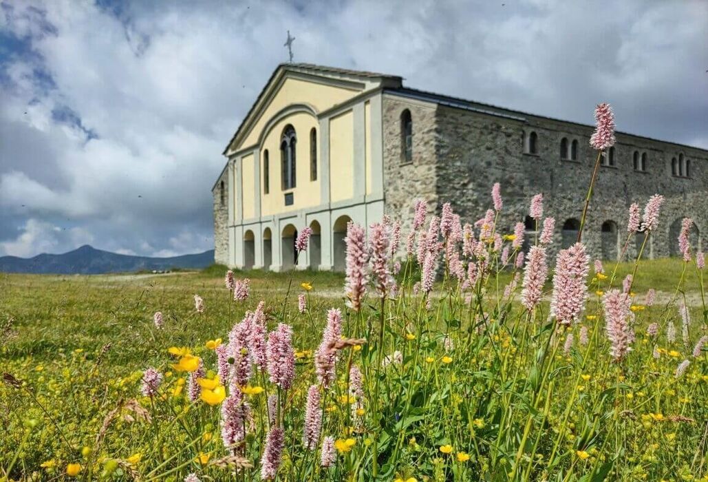 Escursione al Santuario della Madonna degli Angeli del Collombardo Escursione al Santuario della Madonna degli Angeli del Collombardo desktop picture