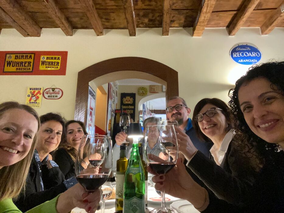 Passeggiata mattutina al Castello di Brescia Passeggiata mattutina al Castello di Brescia desktop picture