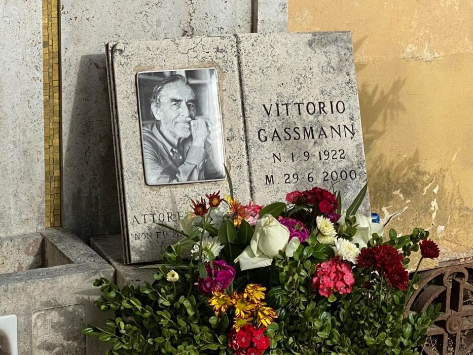 Tour cinematografico nel Cimitero Monumentale del Verano a Roma Tour cinematografico nel Cimitero Monumentale del Verano a Roma desktop picture