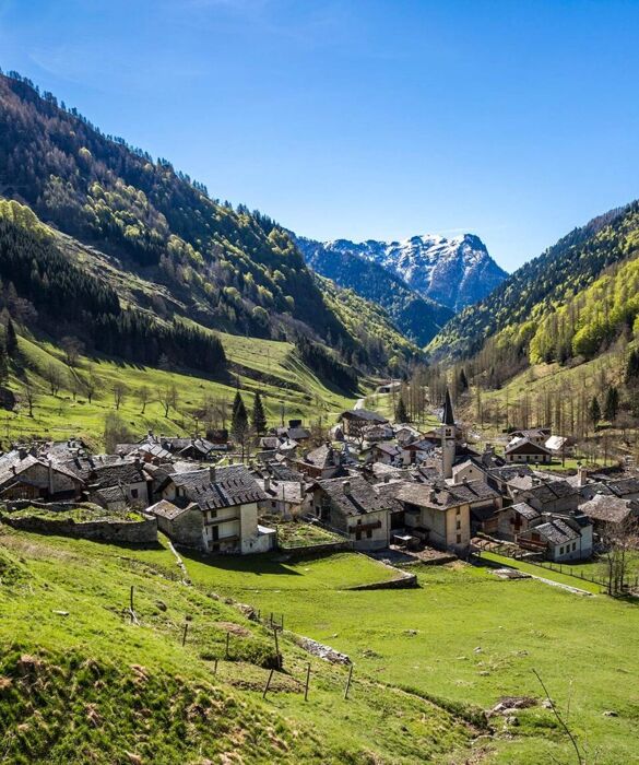 Escursione ad anello in Alta Valsesia: gli alpeggi di Carcoforo Escursione ad anello in Alta Valsesia: gli alpeggi di Carcoforo desktop picture