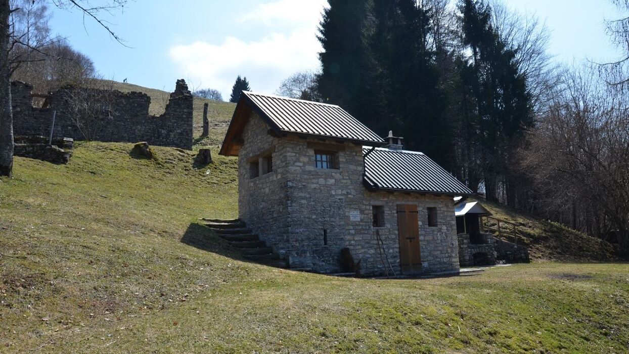 Itinerario tra i tre bivacchi: Loff, Vallon Scuro e Costa Curta Itinerario tra i tre bivacchi: Loff, Vallon Scuro e Costa Curta desktop picture