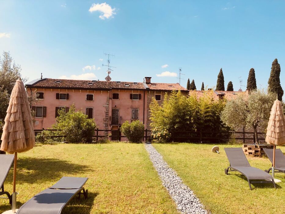 Ferragosto in piscina tra le colline veronesi Ferragosto in piscina tra le colline veronesi desktop picture