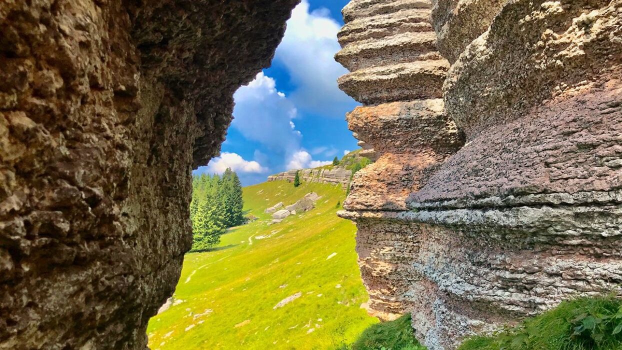 Trekking tra geologia e storia: il Monte Fior e la Città di Roccia Trekking tra geologia e storia: il Monte Fior e la Città di Roccia desktop picture