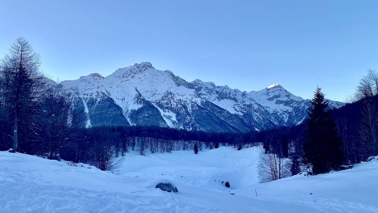 Trekking Facile ad Anello lungo le Malghe di Piancavallo Trekking Facile ad Anello lungo le Malghe di Piancavallo desktop picture