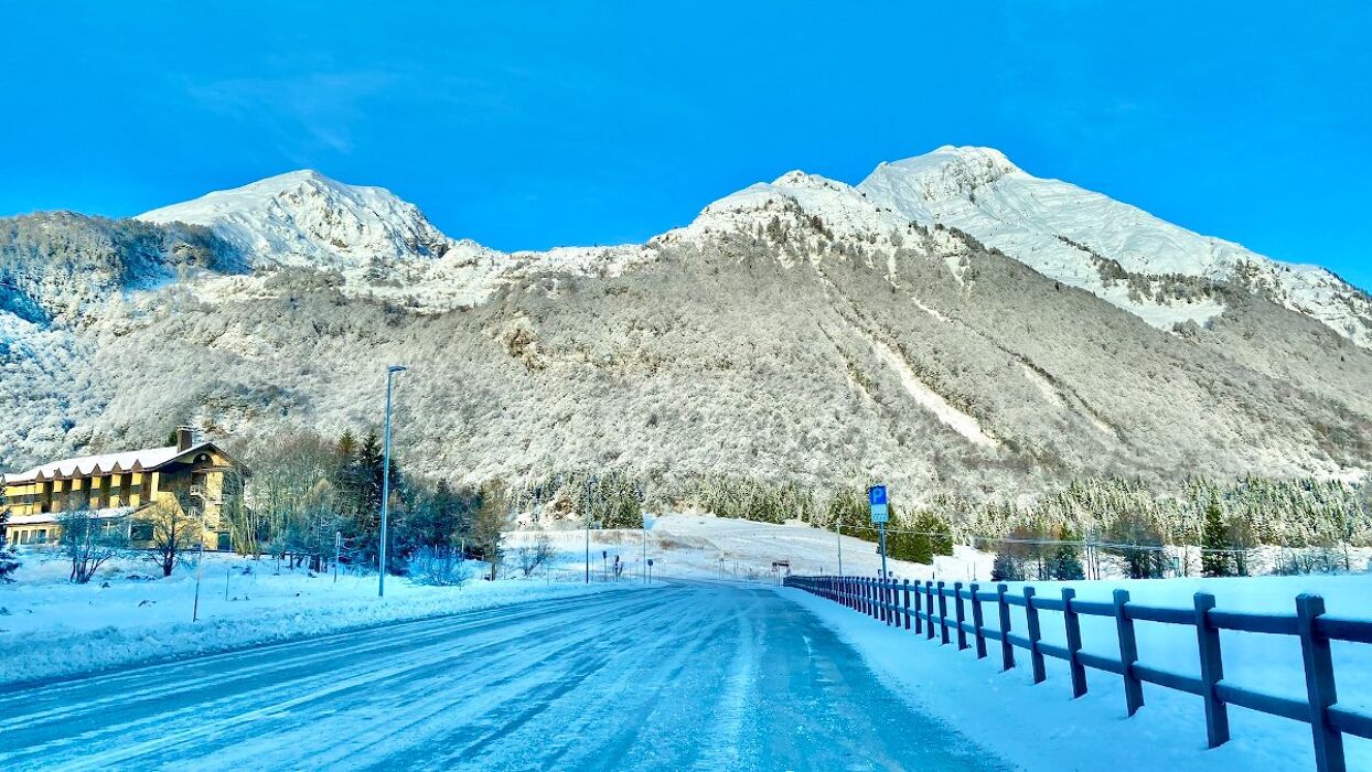 Trekking Facile ad Anello lungo le Malghe di Piancavallo Trekking Facile ad Anello lungo le Malghe di Piancavallo desktop picture