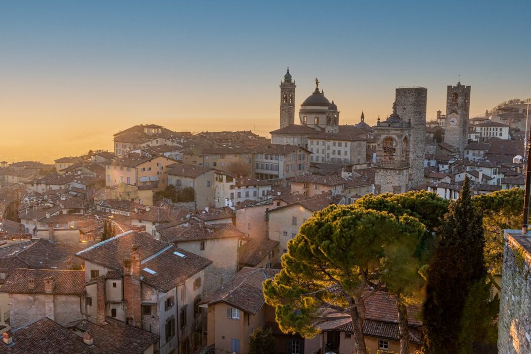 Passeggiata a Bergamo: il tramonto lungo le Mura di Città Alta Passeggiata a Bergamo: il tramonto lungo le Mura di Città Alta desktop picture