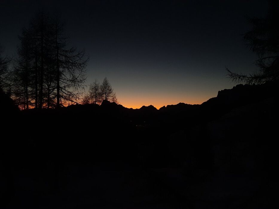 Tramonto sul monte Crot: un balcone sulle valli di Zoldo e Fiorentina Tramonto sul monte Crot: un balcone sulle valli di Zoldo e Fiorentina desktop picture