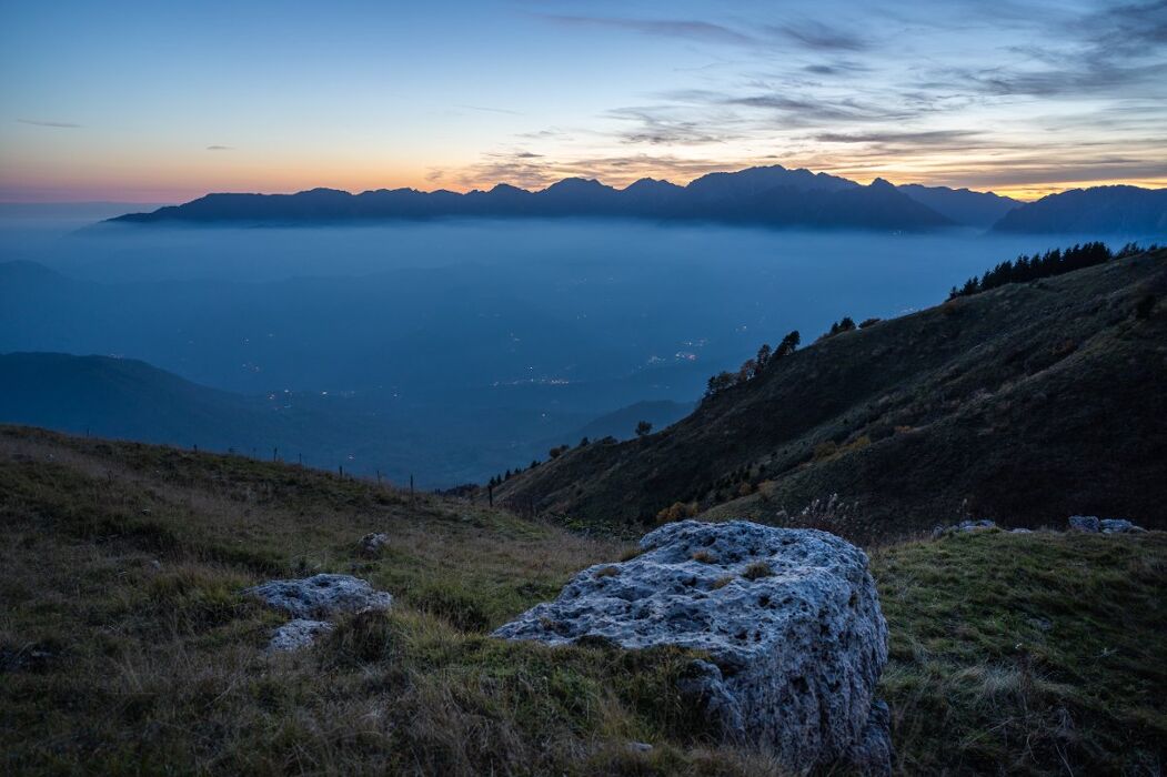 Escursione serale sul Monte Novegno: cena in Malga e stelle cadenti Escursione serale sul Monte Novegno: cena in Malga e stelle cadenti desktop picture
