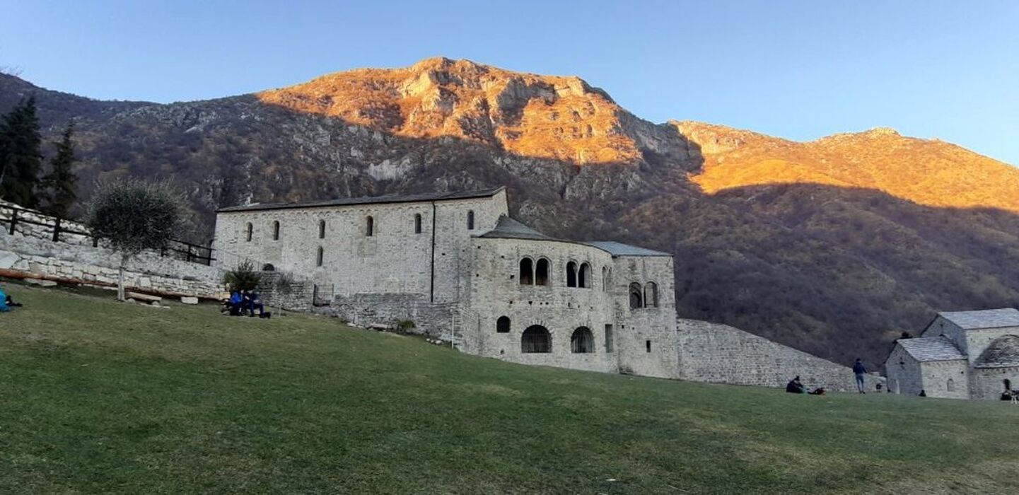 Escursione a San Pietro al Monte aspettando le stelle cadenti Escursione a San Pietro al Monte aspettando le stelle cadenti desktop picture