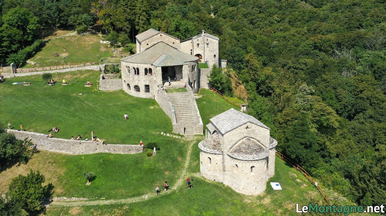 Escursione a San Pietro al Monte aspettando le stelle cadenti Escursione a San Pietro al Monte aspettando le stelle cadenti desktop picture