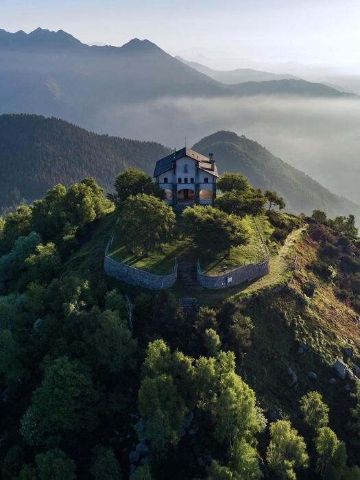 Trekking nei paesaggi mozzafiato dell'Oasi Zegna e delle Alpi Biellesi Trekking nei paesaggi mozzafiato dell'Oasi Zegna e delle Alpi Biellesi desktop picture