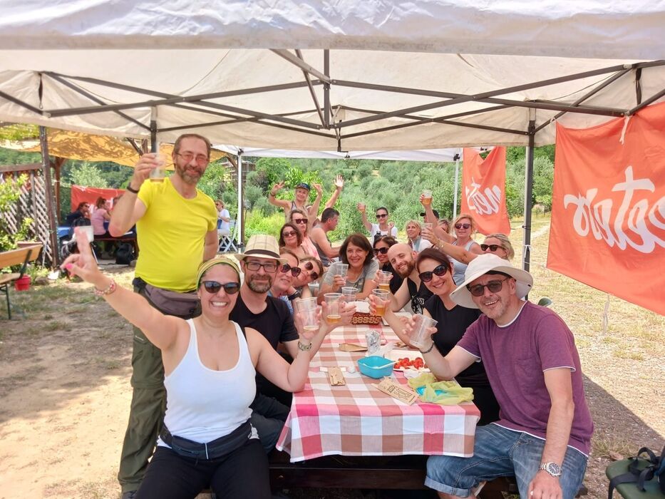 Aperitivo al tramonto sui Colli Bolognesi Aperitivo al tramonto sui Colli Bolognesi desktop picture