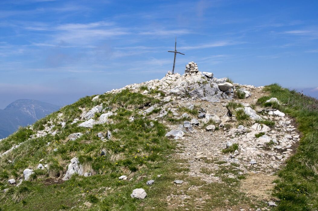 Cima delle Pozzette: escursione sul Monte Baldo Cima delle Pozzette: escursione sul Monte Baldo desktop picture