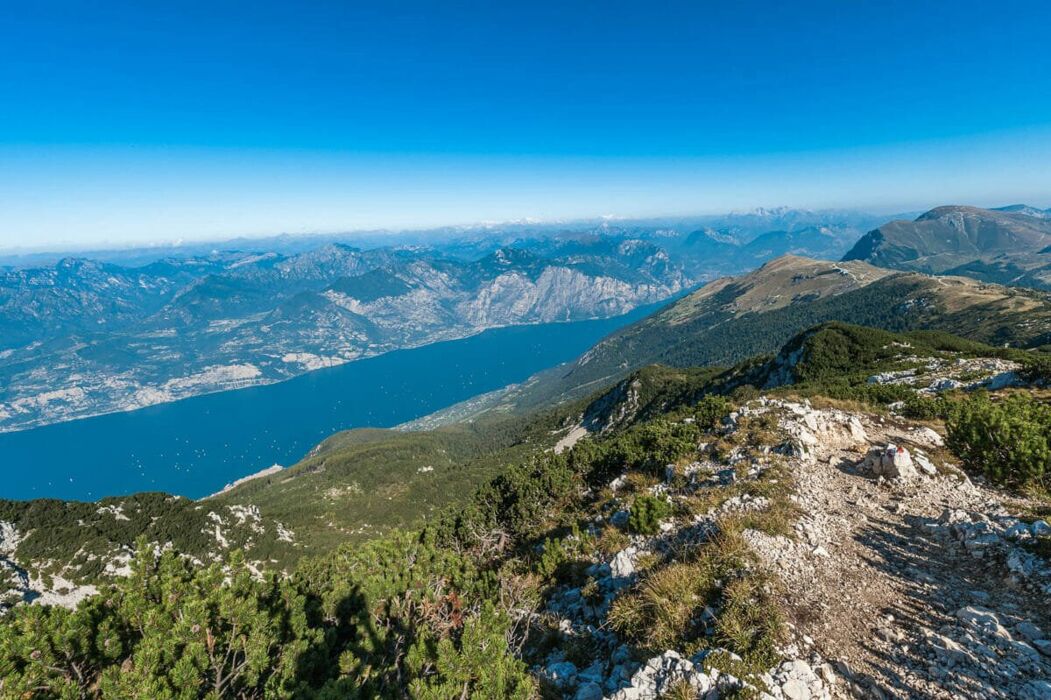 Cima delle Pozzette: escursione sul Monte Baldo Cima delle Pozzette: escursione sul Monte Baldo desktop picture