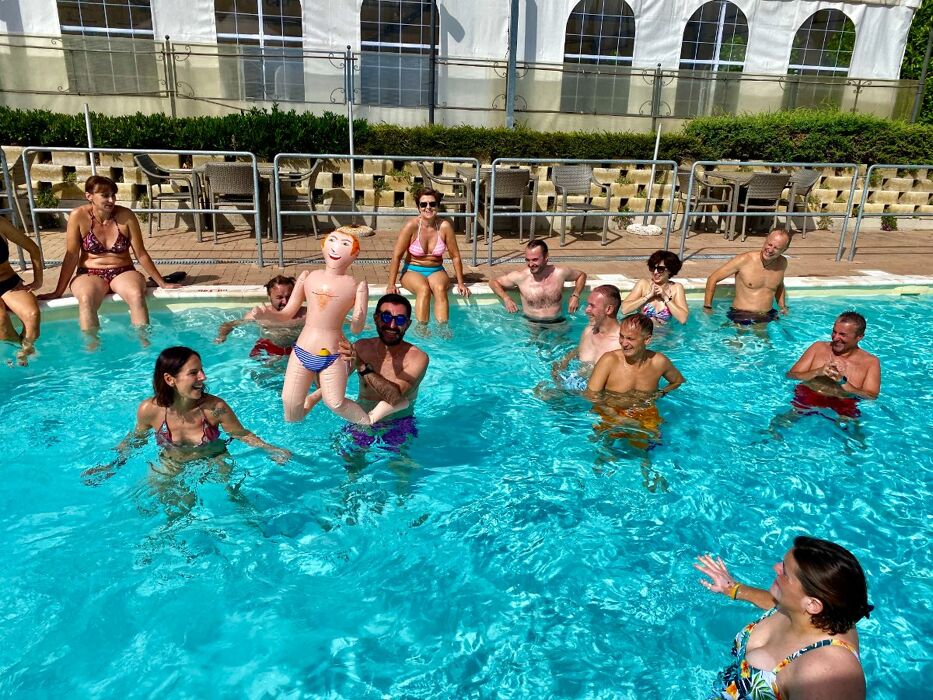 Domenica in compagnia tra trekking, pranzo e piscina Domenica in compagnia tra trekking, pranzo e piscina desktop picture