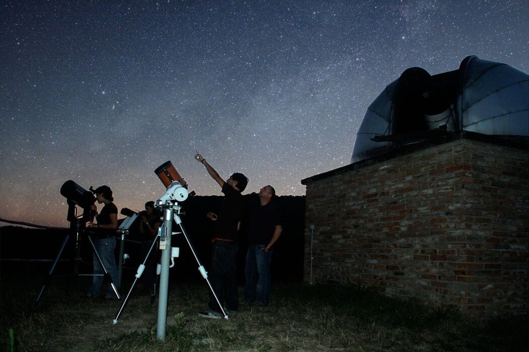 Trekking serale con visita all'Osservatorio astronomico Felsina Trekking serale con visita all'Osservatorio astronomico Felsina desktop picture