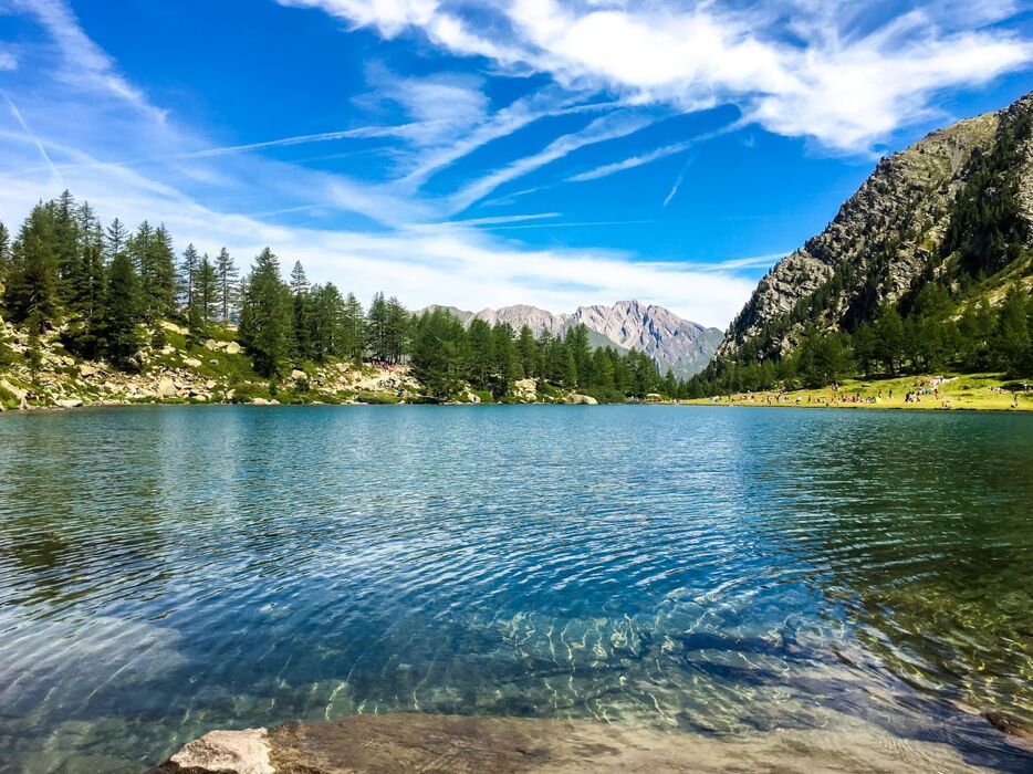 Escursione al Lago d’Arpy: un gioiello con vista sul Monte Bianco Escursione al Lago d’Arpy: un gioiello con vista sul Monte Bianco desktop picture