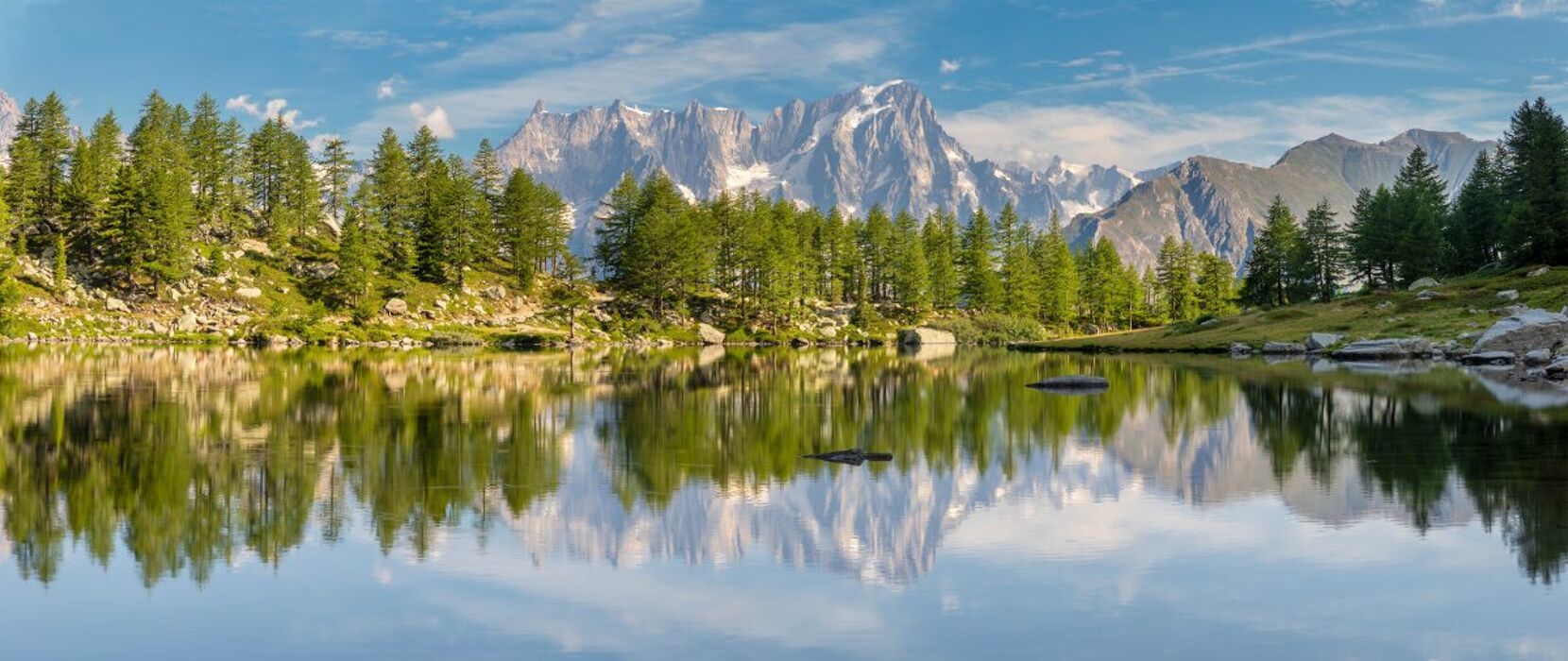 Escursione al Lago d’Arpy: un gioiello con vista sul Monte Bianco Escursione al Lago d’Arpy: un gioiello con vista sul Monte Bianco desktop picture