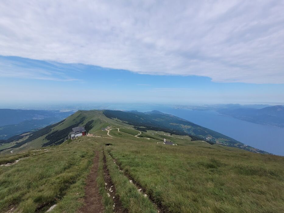 Cima Costabella e il rifugio Chierego Cima Costabella e il rifugio Chierego desktop picture