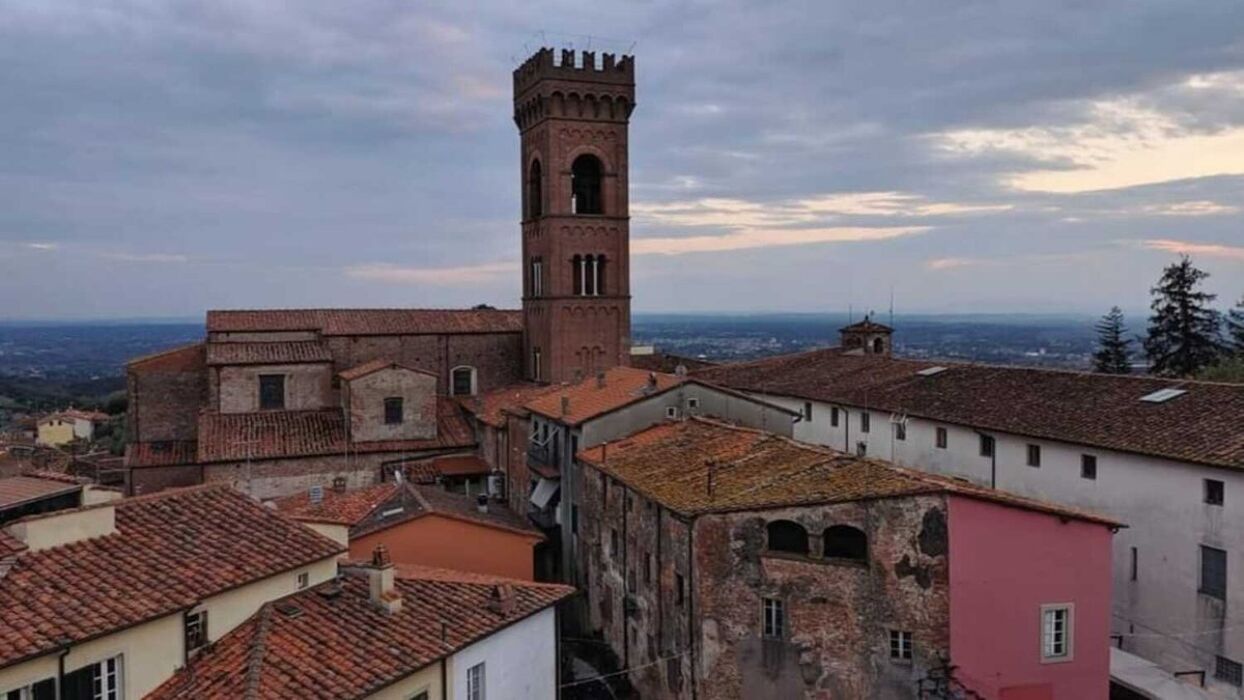 La Quercia delle Streghe e i Sapori d'Autunno a Montecarlo di Lucca La Quercia delle Streghe e i Sapori d'Autunno a Montecarlo di Lucca desktop picture