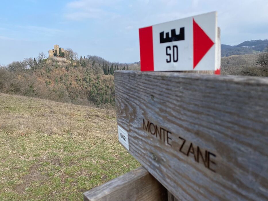 L'incredibile storia dei Canossa: escursione nell'Oasi LIPU di Quattrocastella L'incredibile storia dei Canossa: escursione nell'Oasi LIPU di Quattrocastella desktop picture