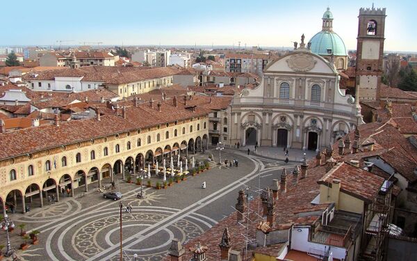 Event card Tour guidato a Vigevano: La Pinacoteca di Leonardo e il Museo della Calzatura cover image