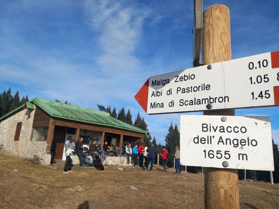 Trekking in Val Giardini: un'avventura nella neve al Bivacco dell'Angelo e al Monte Zebio Trekking in Val Giardini: un'avventura nella neve al Bivacco dell'Angelo e al Monte Zebio desktop picture