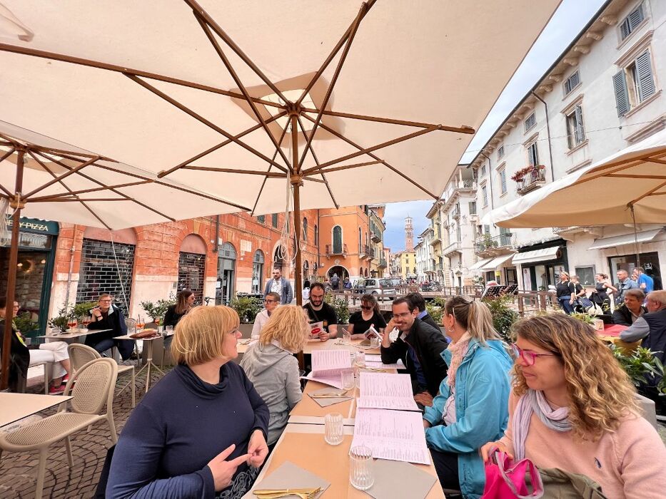 Verona tra passato e presente: visita agli ex magazzini generali con aperitivo Verona tra passato e presente: visita agli ex magazzini generali con aperitivo desktop picture