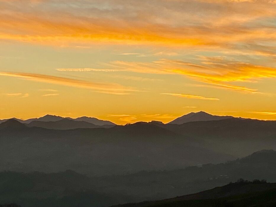 Trekking con aperitivo al tramonto in cima al Monte Vangelo Trekking con aperitivo al tramonto in cima al Monte Vangelo desktop picture